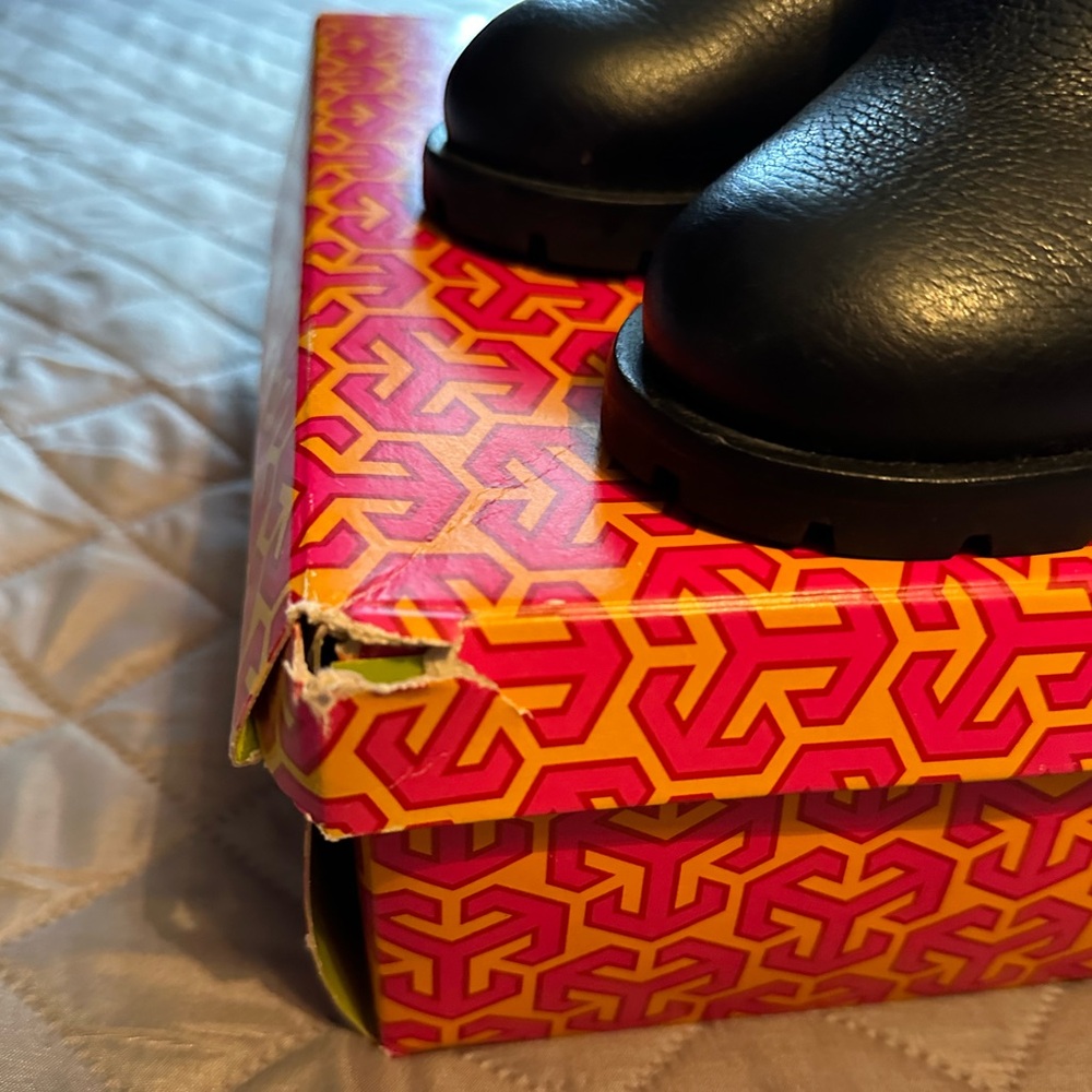 Tory Burch Leigh 90MM Lug Sole Boots size 10 in Perfect Black - Picture 9 of 13